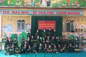 Hoạt động trải nghiệm "Bé tập làm chú bộ đội" của các bé Trường Mầm non xã Bắc La